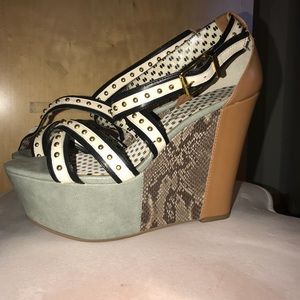 Never worn Jessica Simpson wedges!